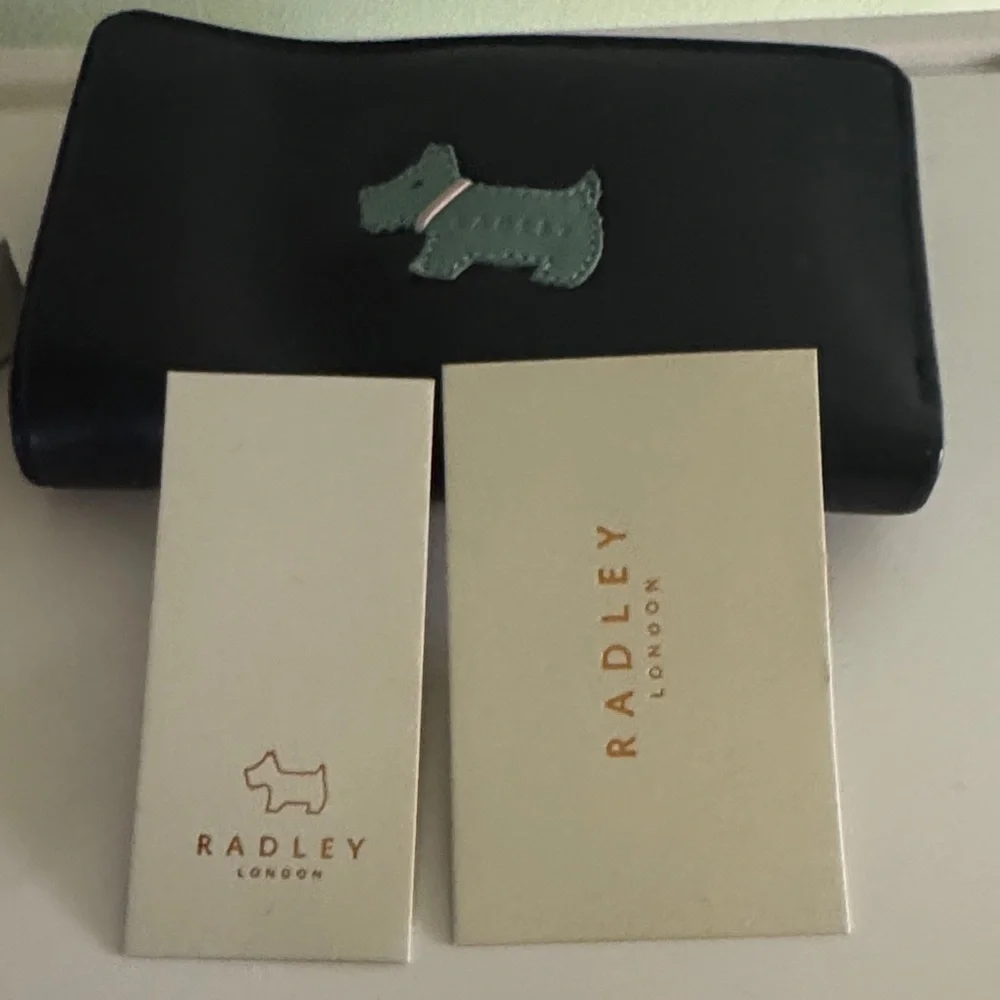 RADLEY LONDON Black Wallet with Green Dog Emblem - Picture 2 of 6